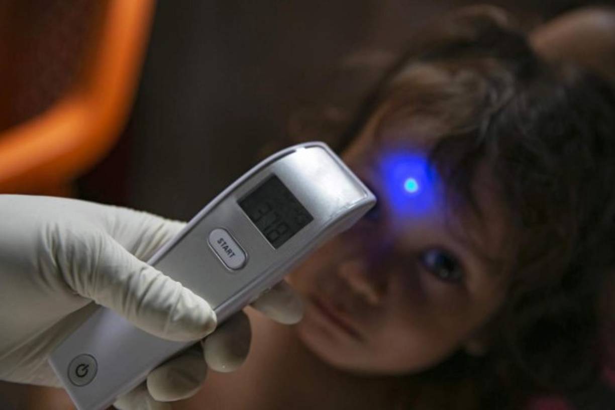 Los niños más pobres son los que corren el mayor riesgo, tanto a la dificultad para acceder a los servicios de salud como por la imposibilidad de los miembros de la familia de trabajar desde casa y evitar contagiarse de covid.