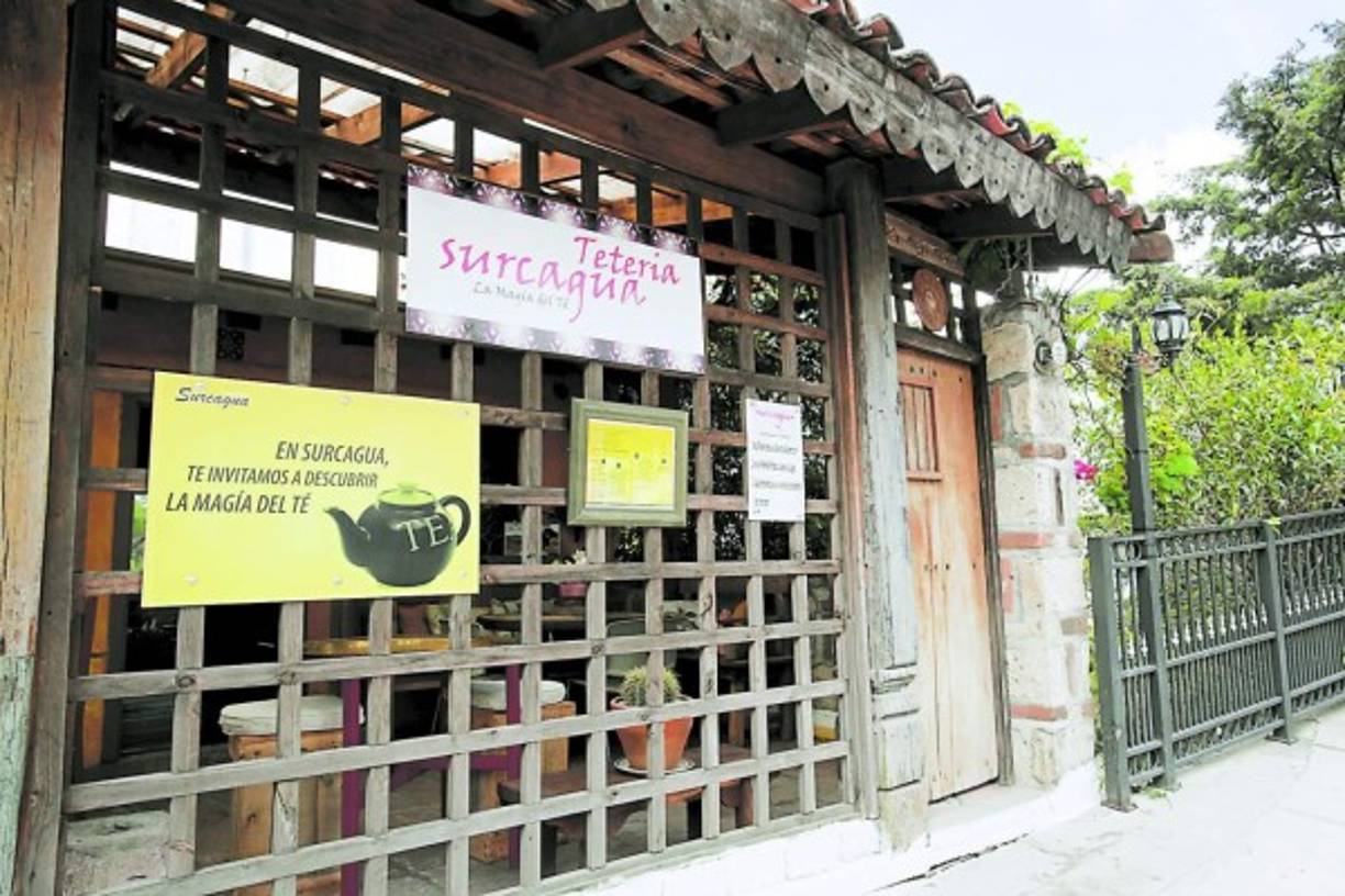 La Tetería Surcagua está frente a la iglesia y abre de jueves a domingo de 12:00 pm a 5:00 pm.