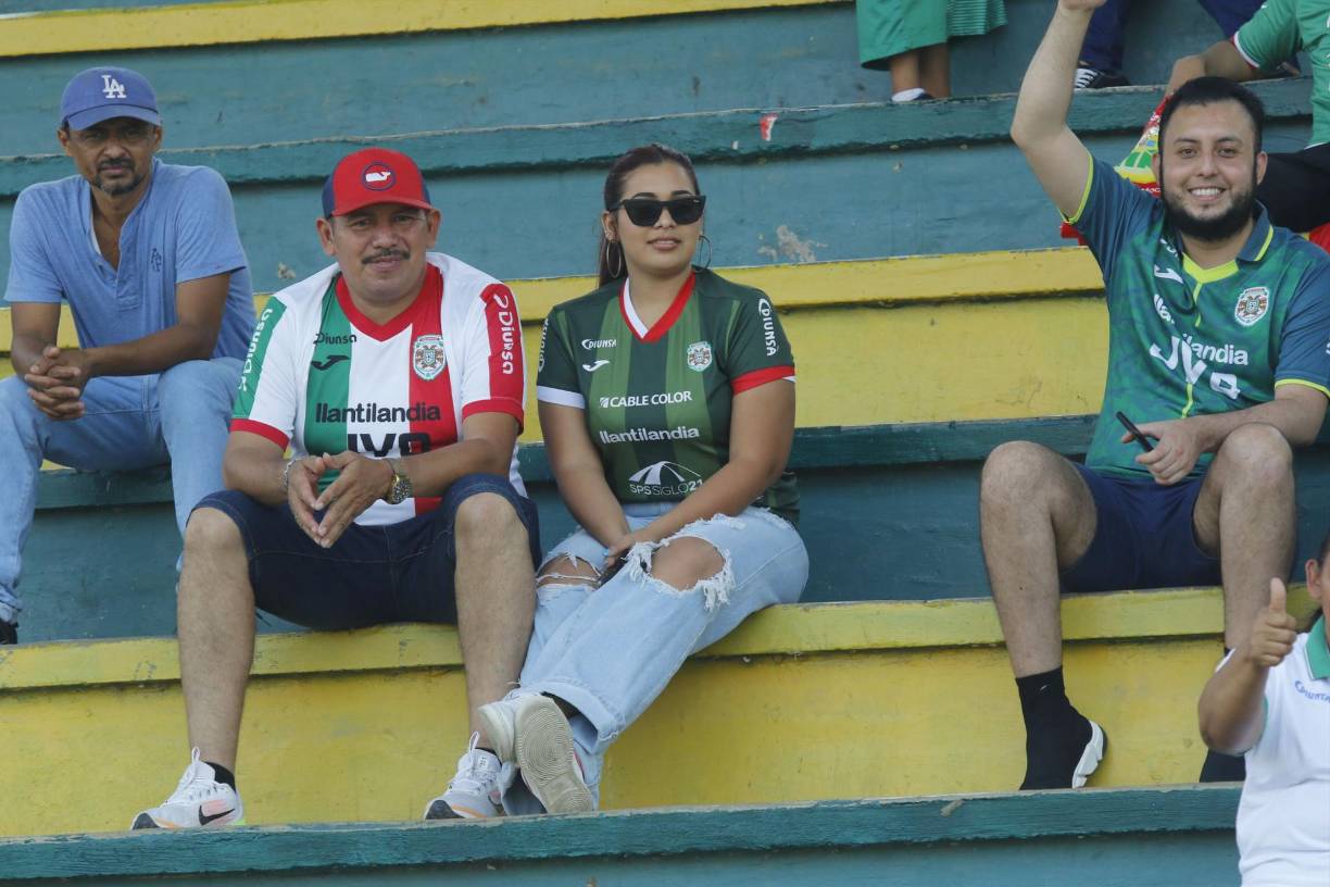 ¡Qué bella! Esta fanática de Marathón también se presentó para apoyar a su equipo.