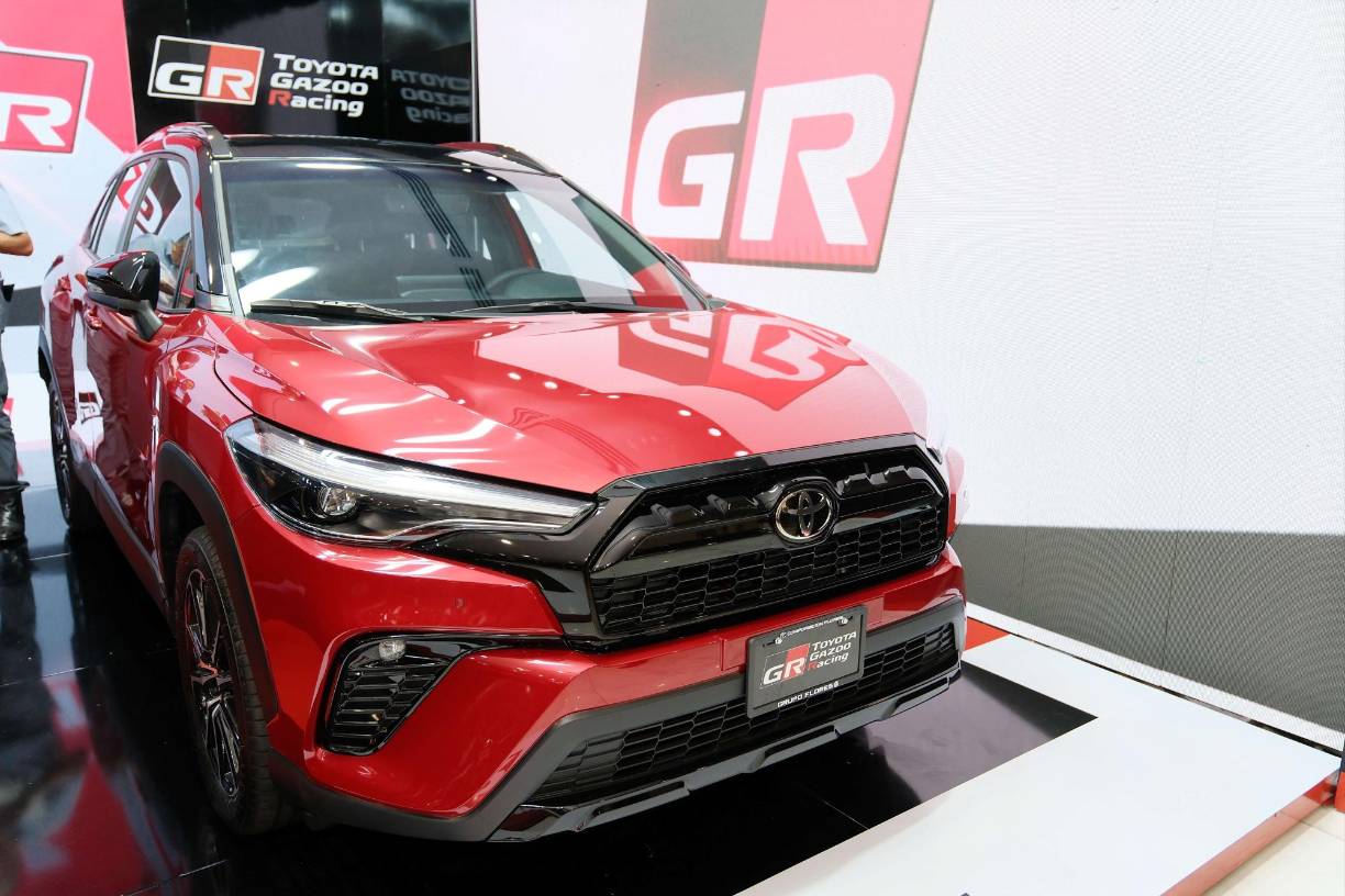 Uno de los carros expuestos a las afueras del salón Napoleón del Centro de Convenciones del Hotel Copantl. 