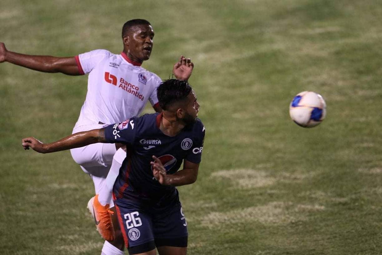 Bryan Beckeles: La continuidad del defensor está en veremos en Olimpia para la próxima campaña. 