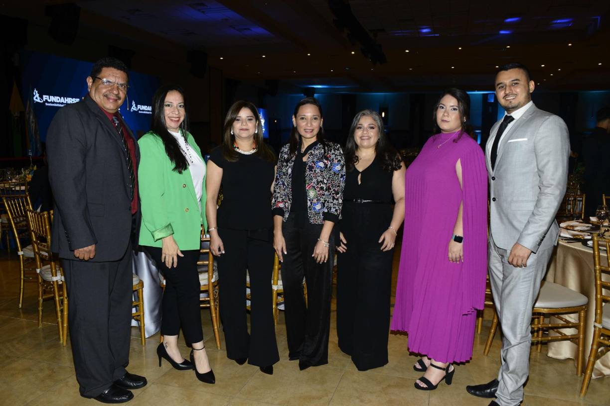 Wilmer Elvir, Olga Chávez, Tania Molina, Ligia Cantarero, Dilcia Castillo, Ariana Sierra y Byron Mendoza