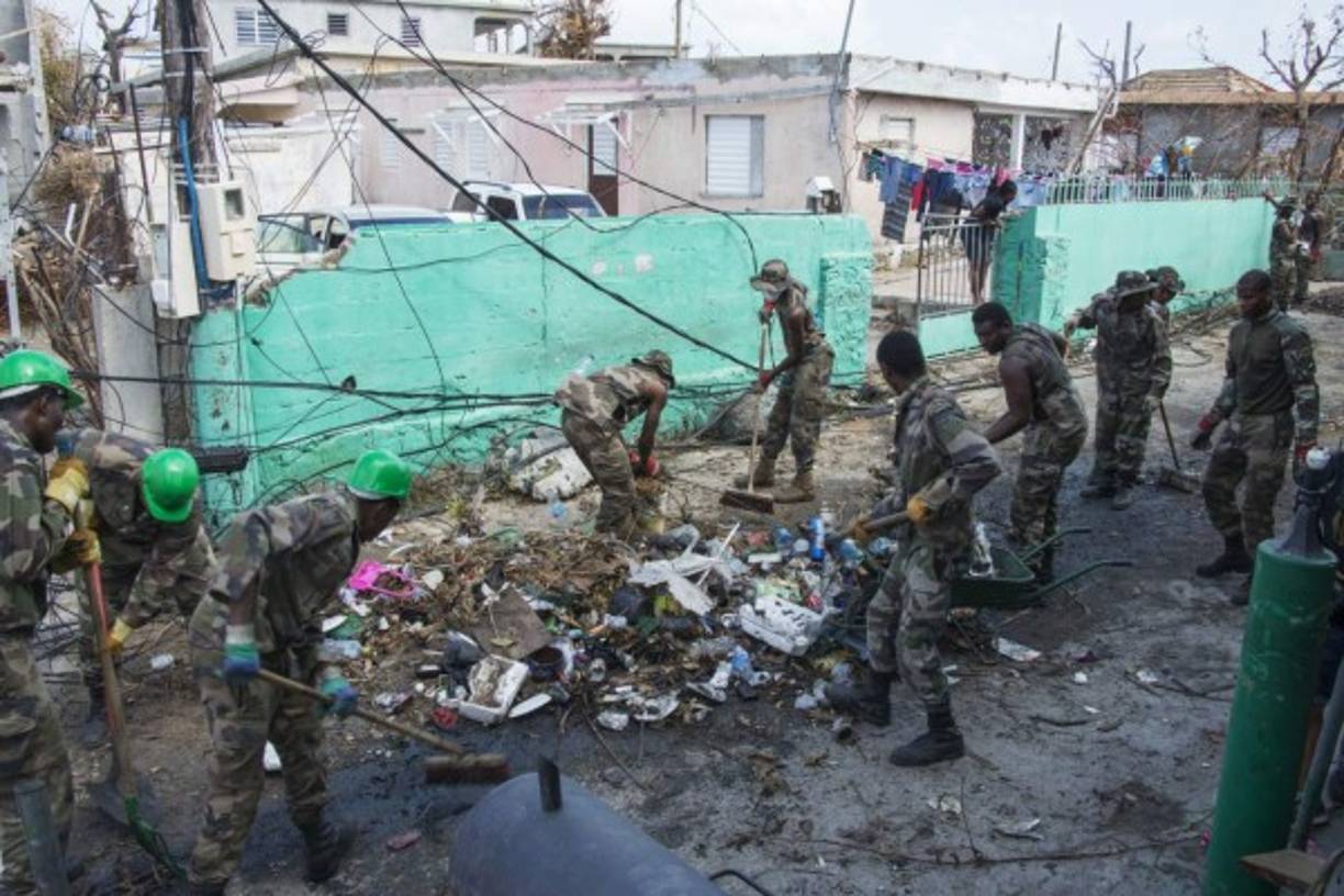 Los gobiernos de Francia, Reino Unido y Holanda, criticados por no haber desplegado más medios antes y después del paso de Irma, se han movilizado.<br/>