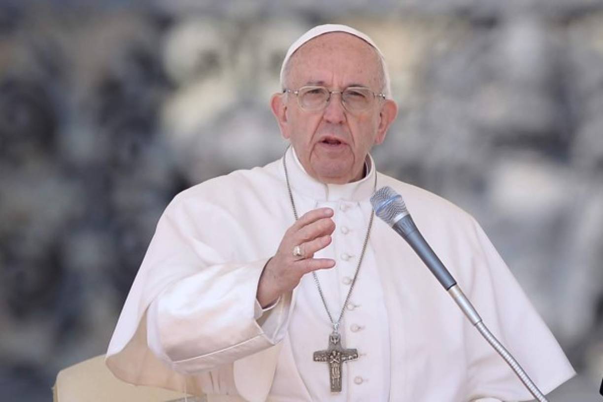 Pope Francis blesses the crowd at the end of a weekly general audience at St Peter's square on April 5, 2017 in Vatican. Pope Francis on Wednesday condemned a suspected chemical weapons attack in Syria that left more than 70 dead in a rebel-held town as an 'unacceptable massacre'. 'We watch horrified as the latest events in Syria unfold,' Francis said at his midweek public audience in St Peter's square.<br/> / AFP PHOTO / Filippo MONTEFORTE