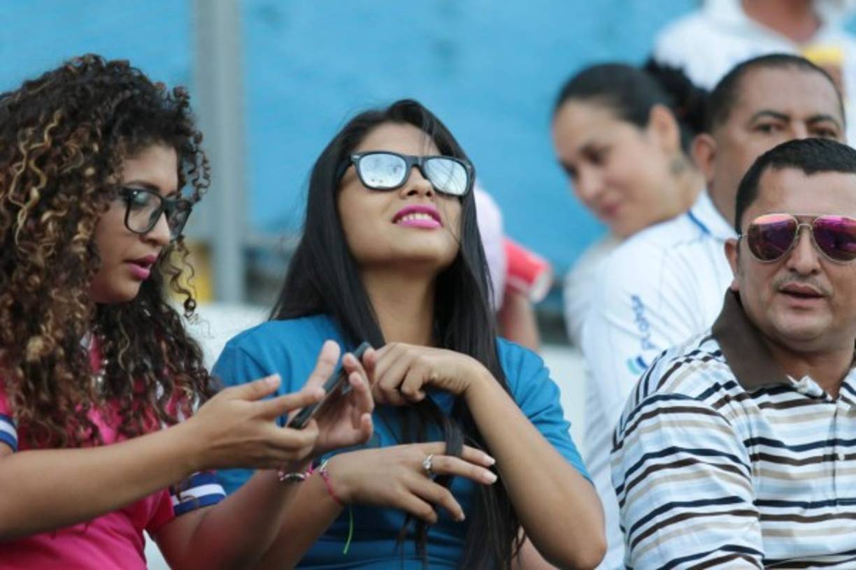 Las fans hondureñas desde temprano se encuentra