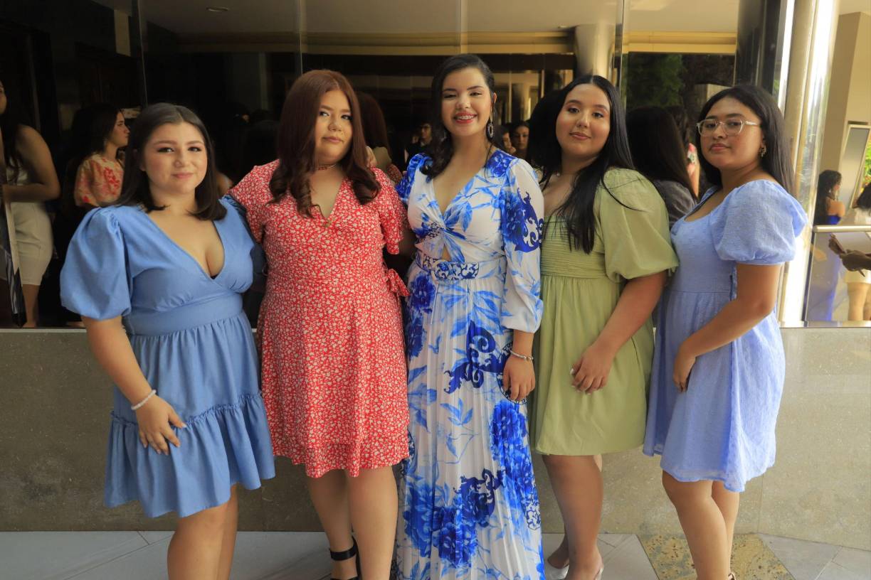 Génesis Voto, Sara Euceda, Jeninne Cuéllar, Rubí Velásquez y Sofía Dávila