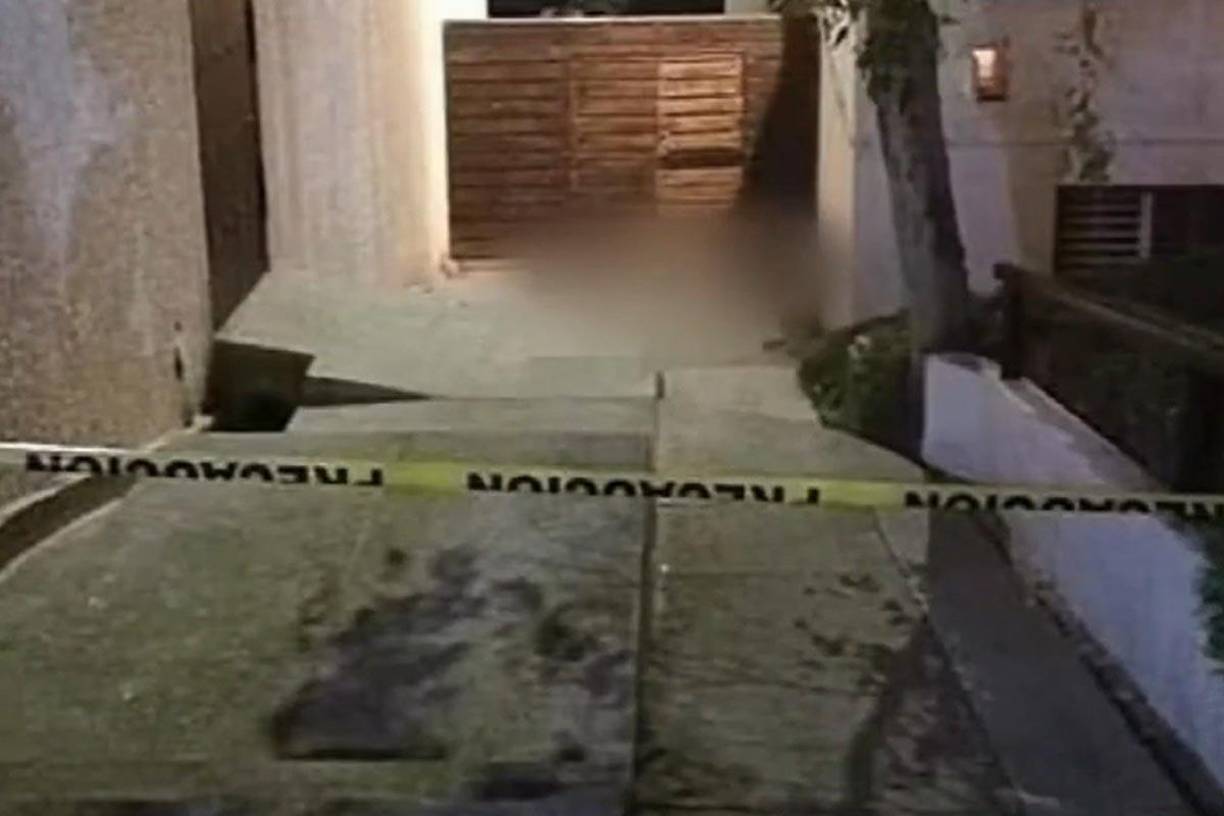 El defensor público supuestamente salió al balcón por un ruido y al rato su esposa se enteró que había caído.