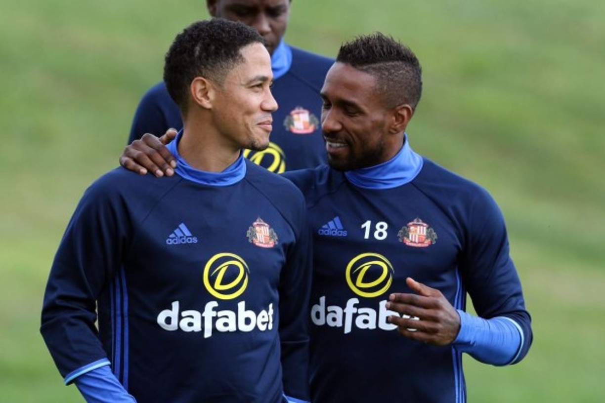 El Sunderland ha confirmado la contratación del extremo de 34 años Steven Pienaar. El internacional sudafricano llega libre tras finalizar su contrato con el Everton. Ha jugado, además, en equipos como el Ajax, Borussia Dortmund o Tottenham.