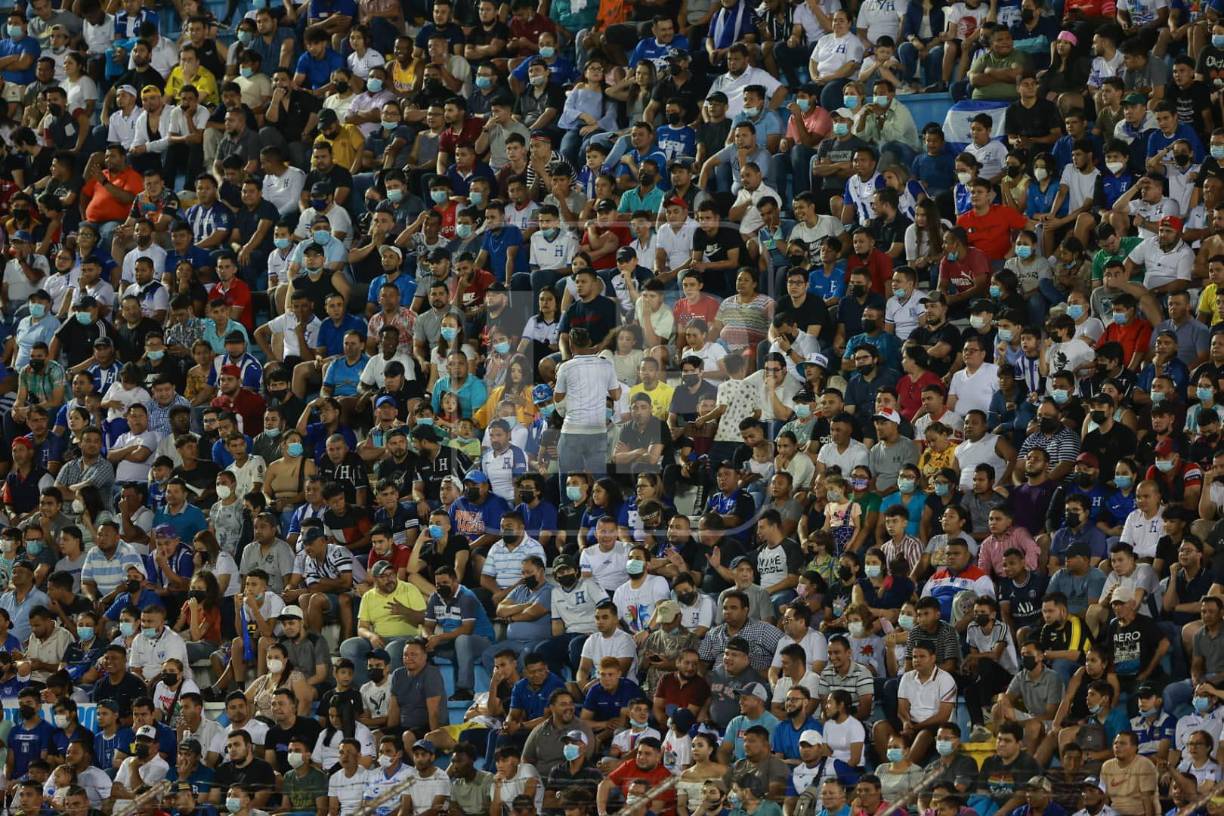 La afición no defraudó y abarrotó el estadio Morazán para alentar a la Sub-20 de Honduras. Fue un ambiente impresionante de principio a fin.