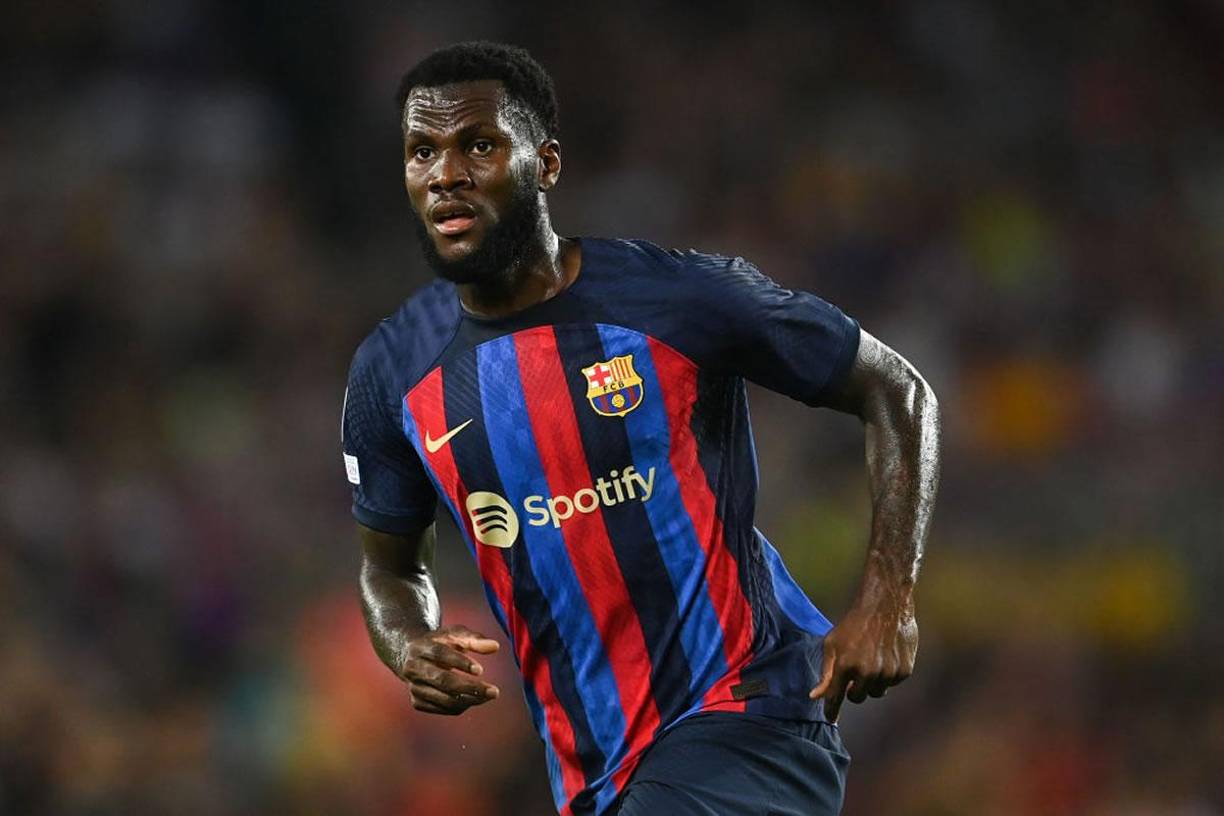 La Juventus de Turín está interesada en hacerse con los servicios de Franck Kessié, pero no quiere pagar más de 15 millones de euros por Franck Kessié. El jugador de Costa de Marfil no ve con malos ojos regresar a Italia, y el Barcelona tampoco considera al africano un jugador clave e imprescindible.