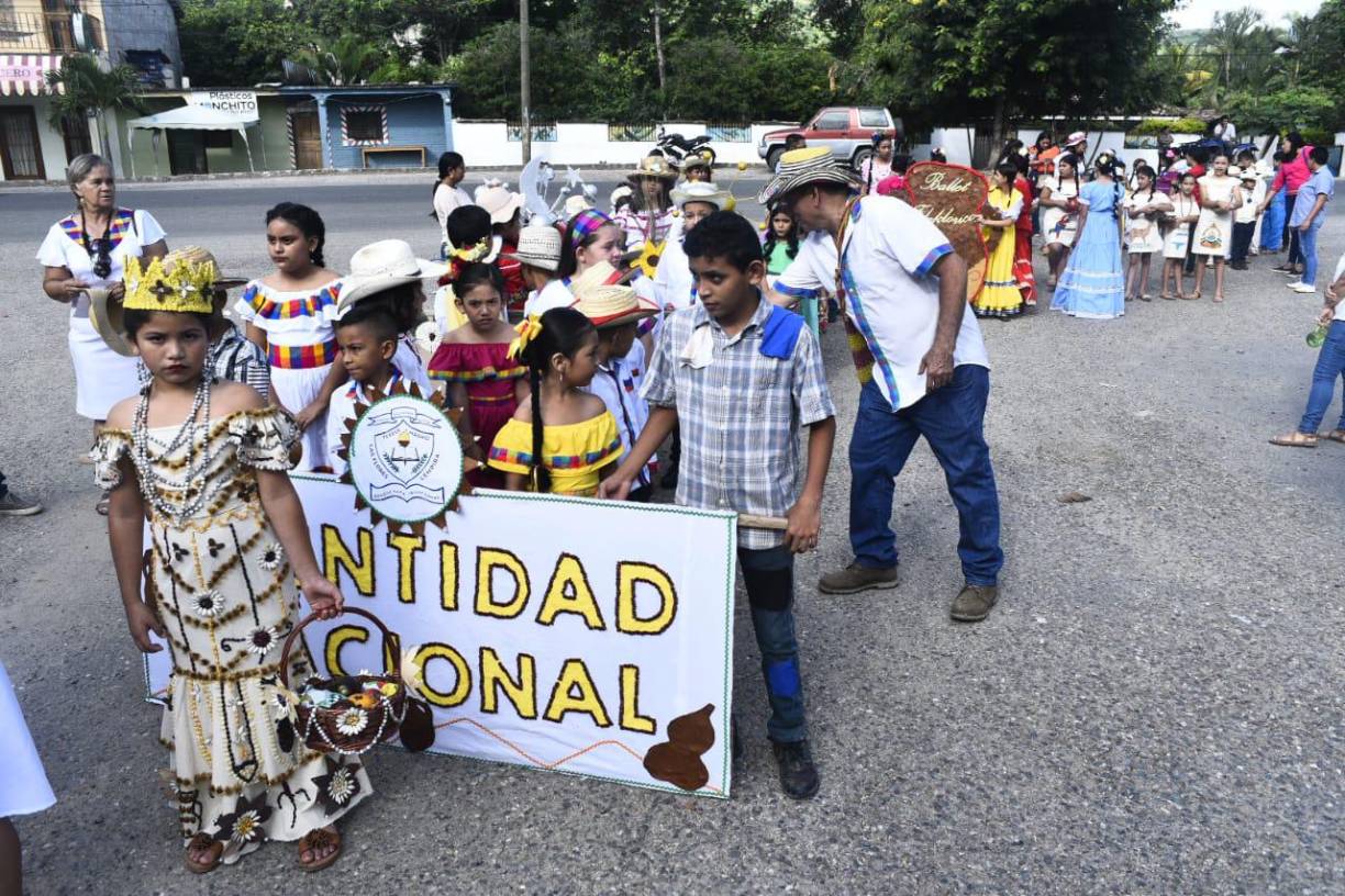 Entre los centros educativos que destacaron en los desfiles se encuentra el Centro de Educación Básica Juan Lindo, Presentación Centeno, Gracias a Dios y Técnico Ramón Rosa.