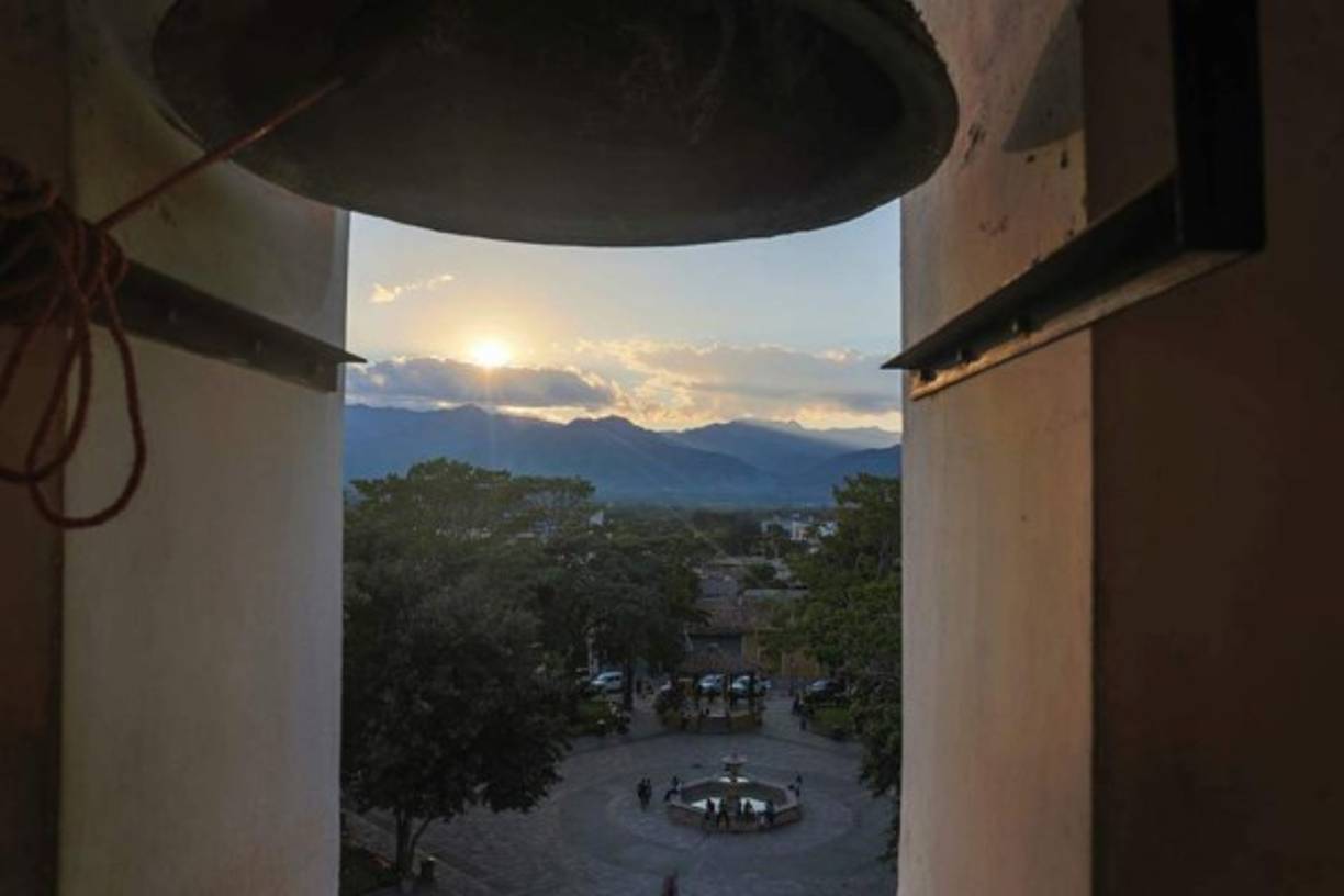 La plaza de Comayagua desde una ventana de la catedral.