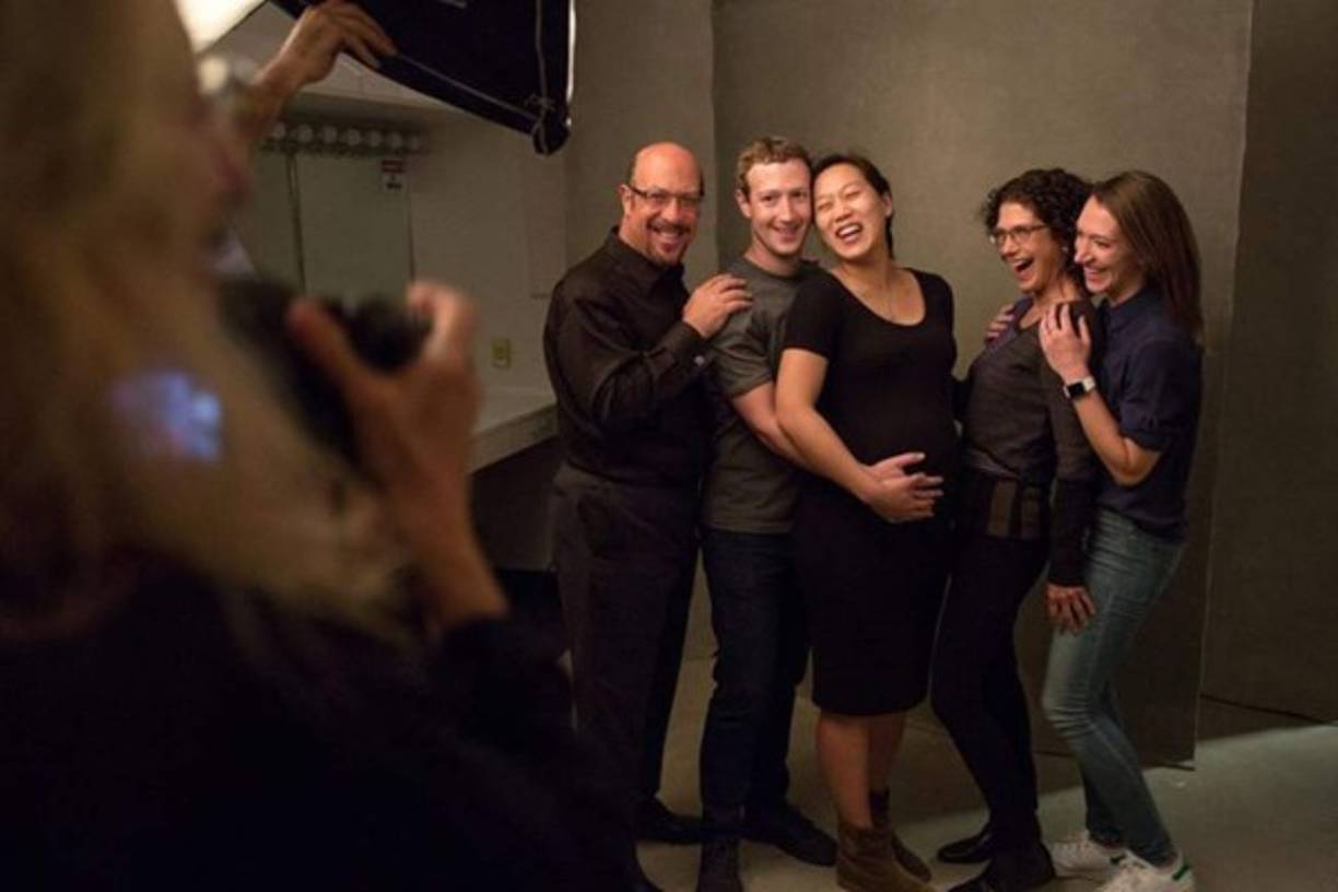 La pareja realizó está sesión hace un mes -junto a los padres y la hermana del empresario- ante el objetivo de la célebre fotógrafa Annie Leibovitz.