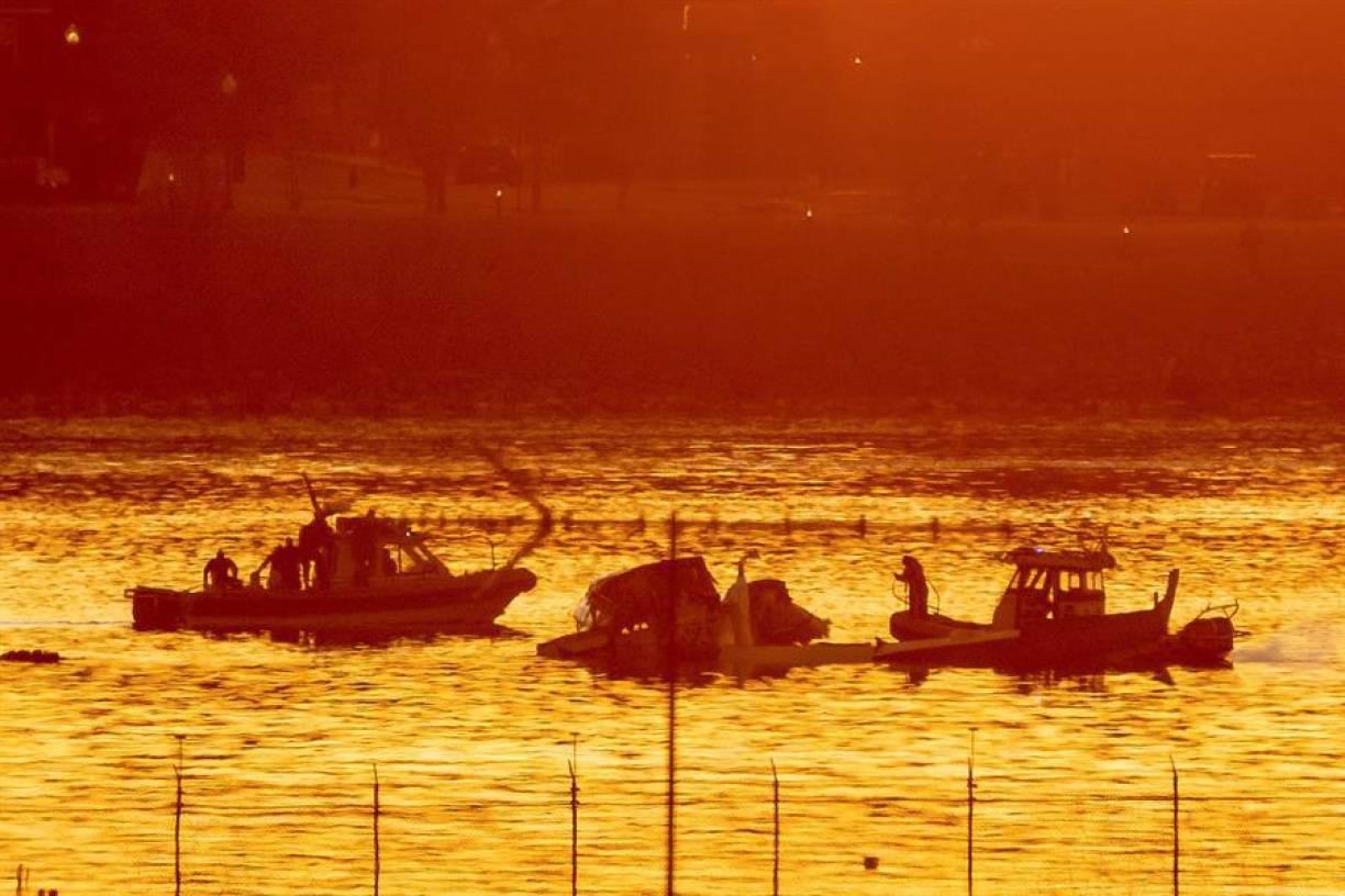 Además, Rosy manifestó que en el sueño los aviones eran blancos, con letras color rojo y azul. “Nunca dejaron de mencionar el número 28”, coincidiendo con el primer dato de cuerpos encontrados en río Potamac.