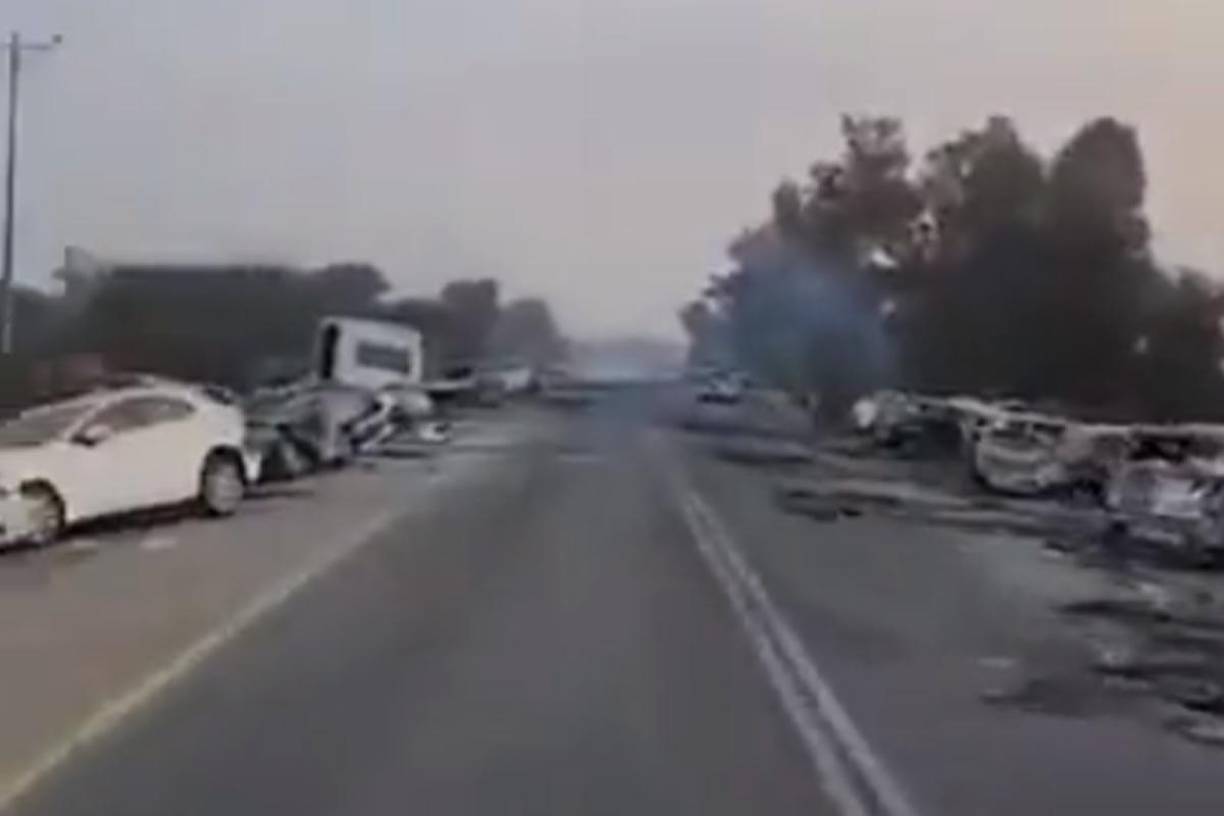 El festival, quedó interrumpido por la sirena de aviso de ataque con misiles e inmediatamente grupos de milicianos armados a bordo de camionetas abrieron fuego en todas direcciones.