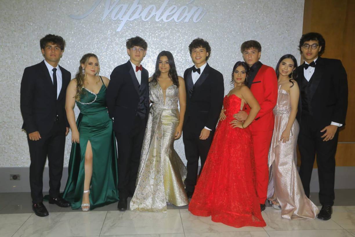 Escuela Santa María del Valle celebra su “Grad Night 2023”