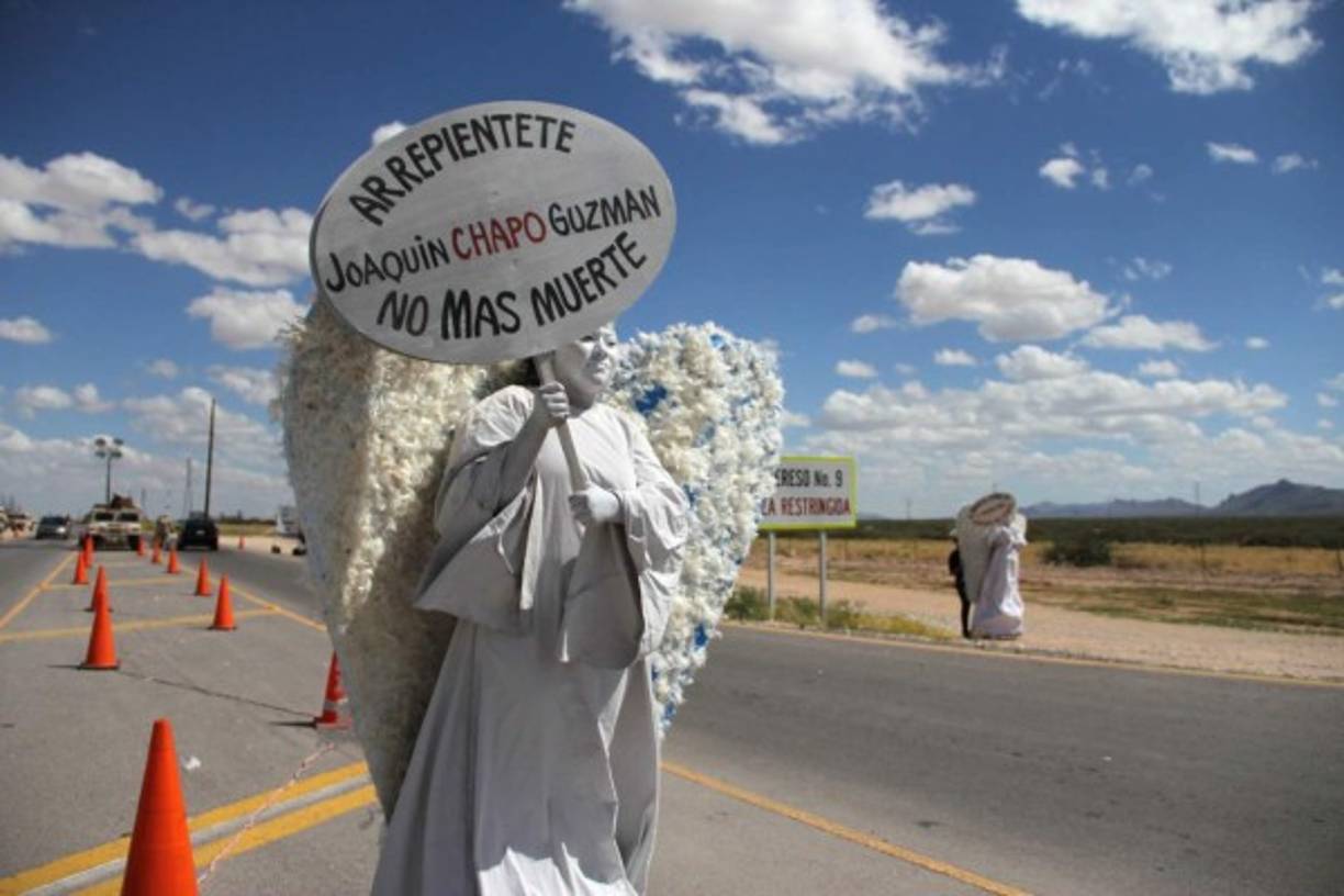 Chile's Alexis Sanchez (C at left, face covered) celebrates with teammates after scoring the team's third goal against Honduras during a friendly football match at the German Becker stadium, in Temuco, Chile, on November 20, 2018. (Photo by Pablo VERA / AFP)