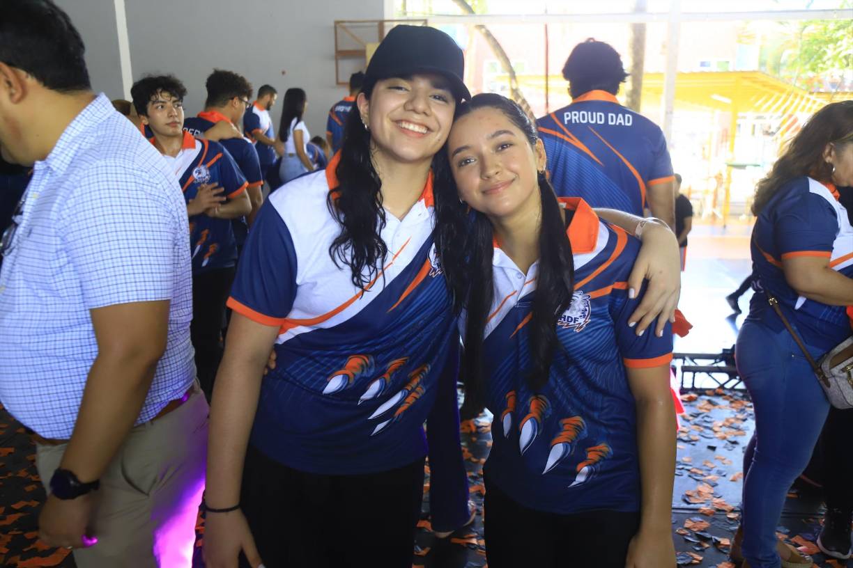 Angie Medina y Allison Fuentes