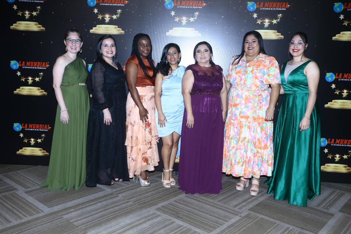 Eneida Machorro, Yeny Rivera, Daysi Cloter, Karen Mata, Karen Izaguirre, Jenny Nirusac y Monserrat Nirusac