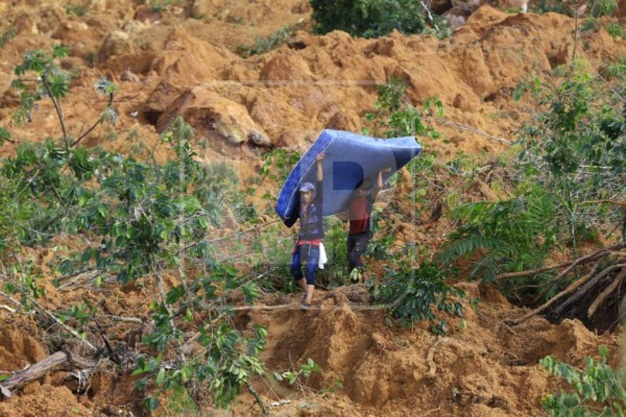En La Reina había alrededor de 300 casas, la comunidad estaba organizada, tenía su patronato y habían logrado tener una escuela y estaban por inaugurar una centro de educación media con tres aulas de clases.