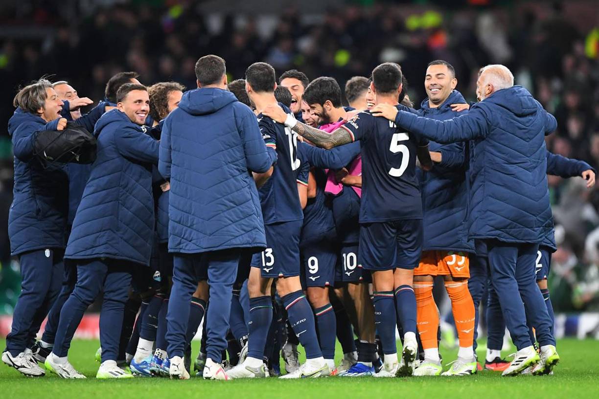 La celebración de los jugadores de la Lazio tras vencer al Celtic con un gol agónico.