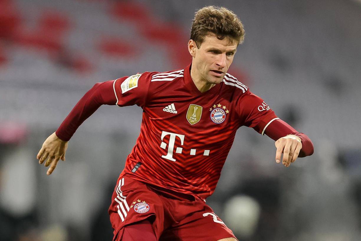 Según SportBild, Thomas Müller está en la agenda del Newcastle y el Everton, dos clubes que le siguen muy de cerca para reforzar la delantera. El jugador de 33 años, no obstante, sigue siendo una pieza clave en el Bayern Múnich y esta campaña lleva nueve goles y 20 asistencias. Müller tiene contrato con el club bávaro hasta junio de 2023.