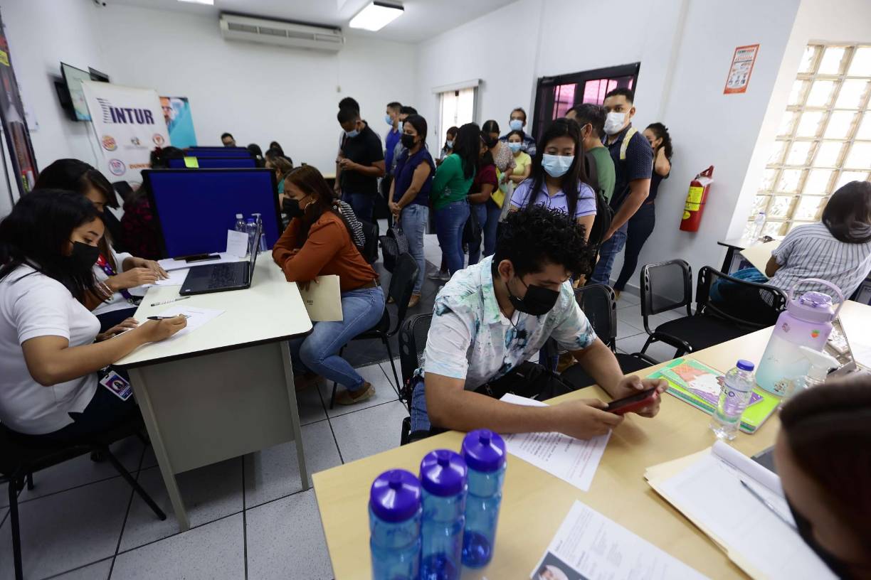 EL Centro de Desarrollo Empresarial Valle de Sula se encuentra entre 12 y 13 calle, 9 avenida del Barrio Paz Barahona. 
