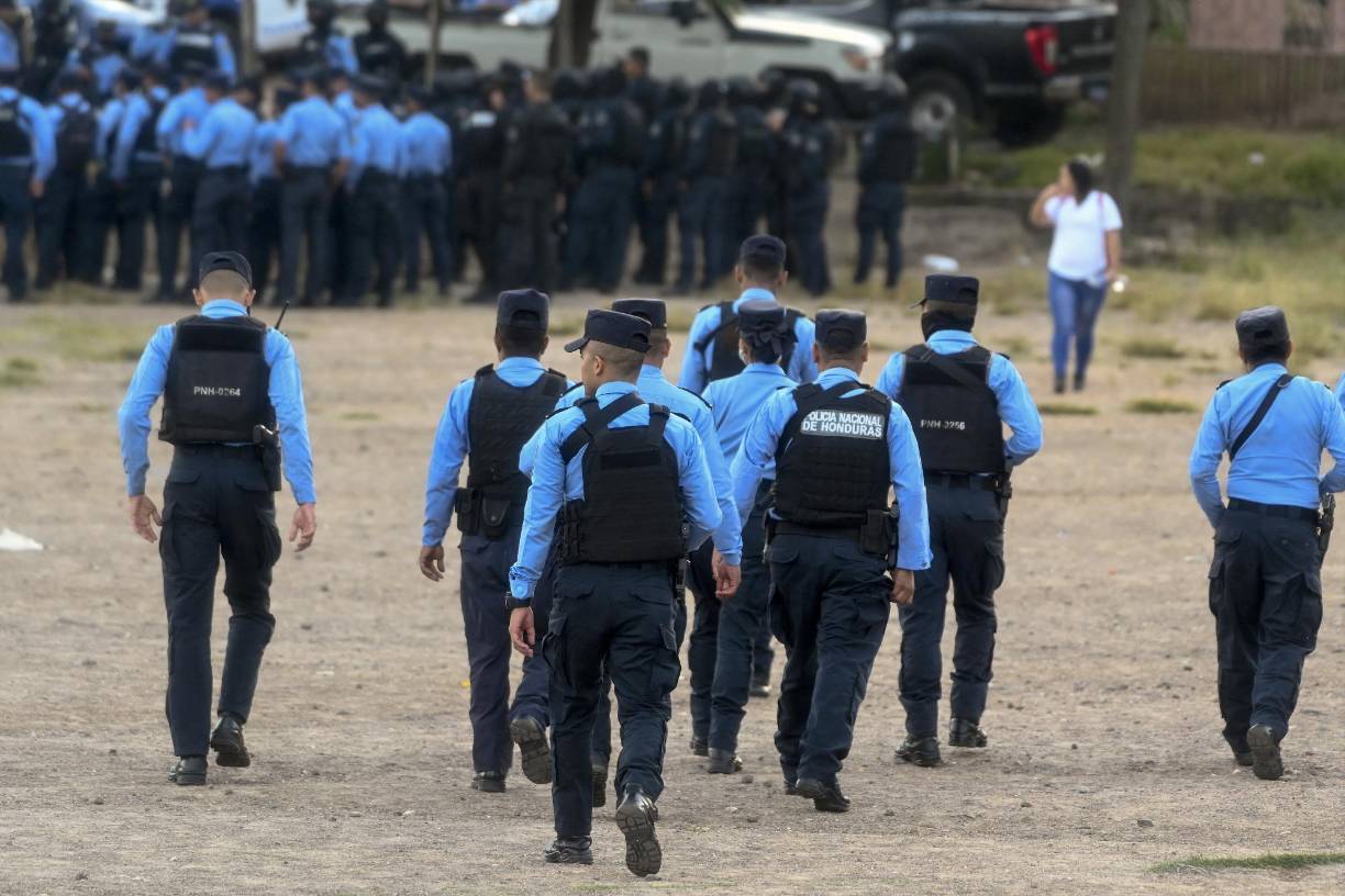  Para Migdonia Ayestas, coordinadora del Observatorio de la Violencia de la Universidad Nacional Autónoma de Honduras (OV-UNAH), el control del territorio por parte del crimen organizado, especialmente las maras y pandillas, “es un problema en el país, tal parece que ellos son la autoridad en barrios y colonias”.