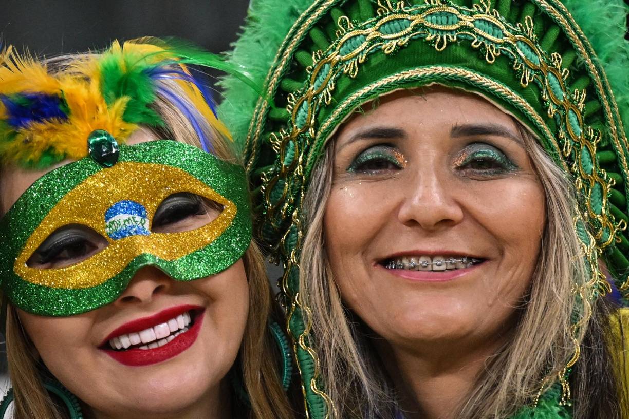 Estas fanáticas brasileñas portaron indumentarias con los colores representativos de Brasil.