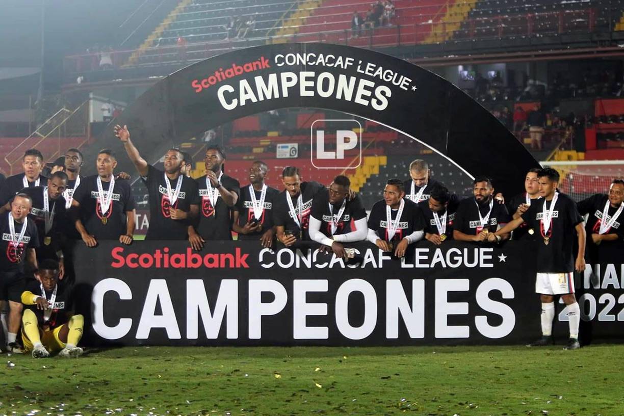 Los jugadores del Olimpia posaron para una foto histórica como campeones de la Liga Concacaf.