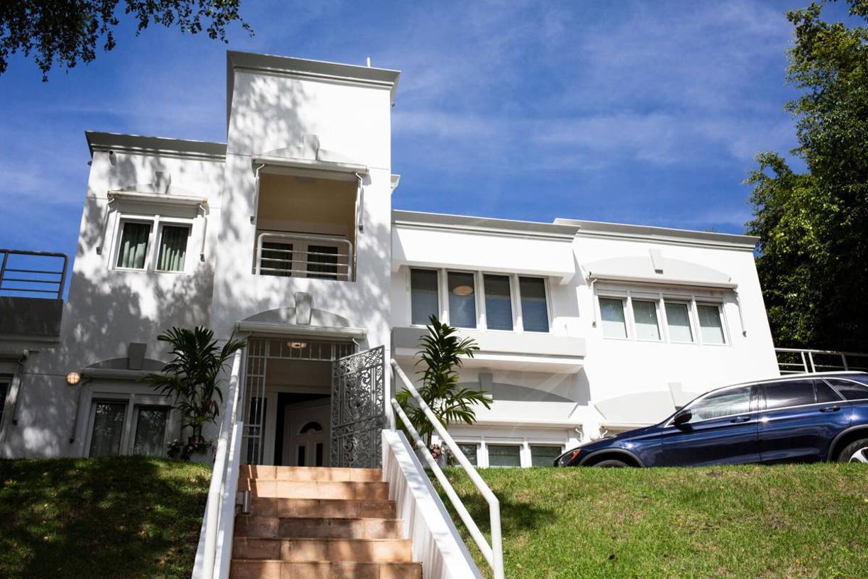 El reguetonero detalló que la espectacular vivienda se encuentra en Puerto Rico y que decidió colocarla en la popular aplicación para que sus seguidores puedan hospedarse en ella.