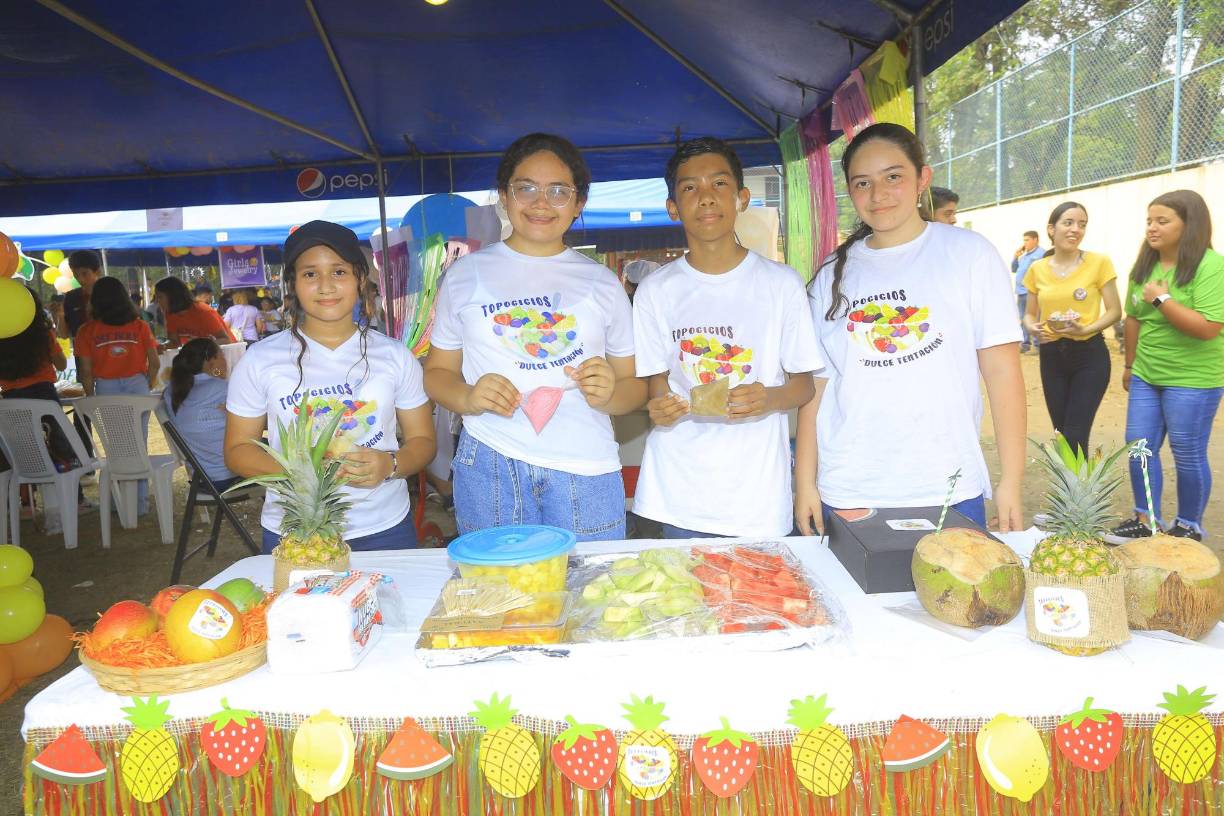 ”Topogigios Dulce Tentación” es la iniciativa de estos chicos, la cual consiste en refrescantes combinaciones de frutas.