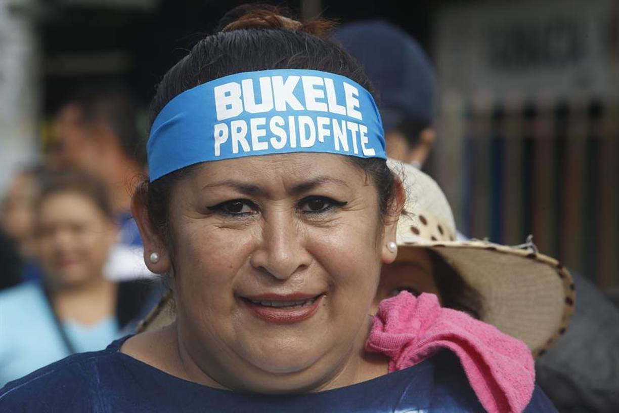Fiesta en San Salvador por investidura de Bukele
