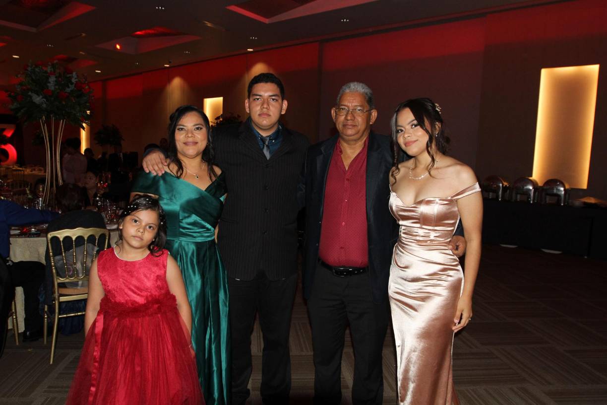 Sofía Maldonado, Nora López, Mario, Mario Roberto y Dayanna Maldonado