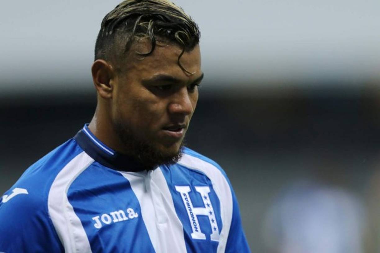 Mario Martínez casi anota un gol de tiro libre a pocos minutos de comenzar el encuentro.