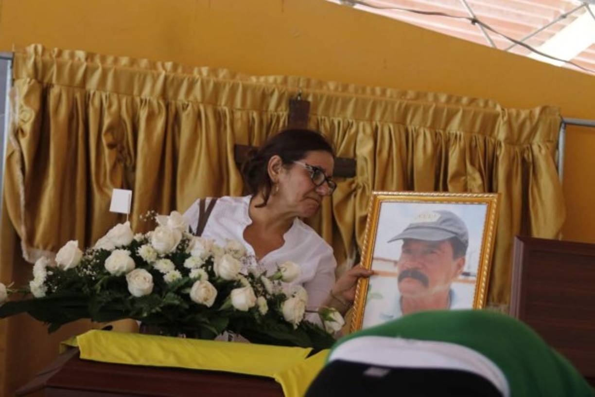 La partida del entrenador hondureño deja tristeza en los suyos.