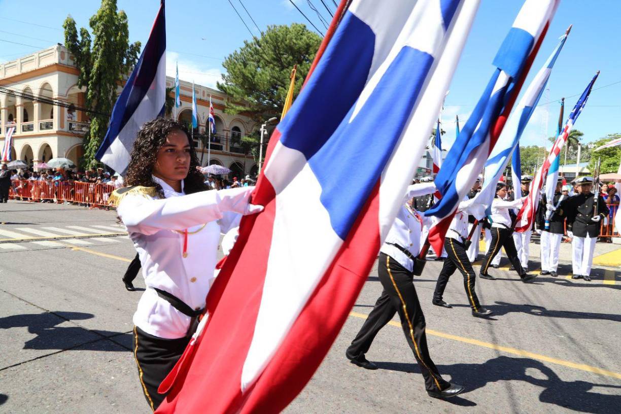 Fervor y amor patrio en los desfiles de La Ceiba