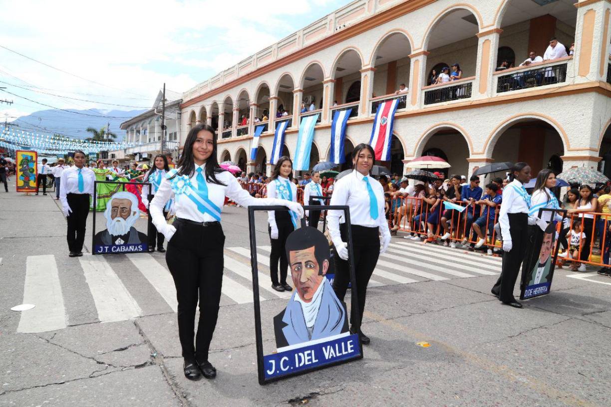 Fervor y amor patrio en los desfiles de La Ceiba