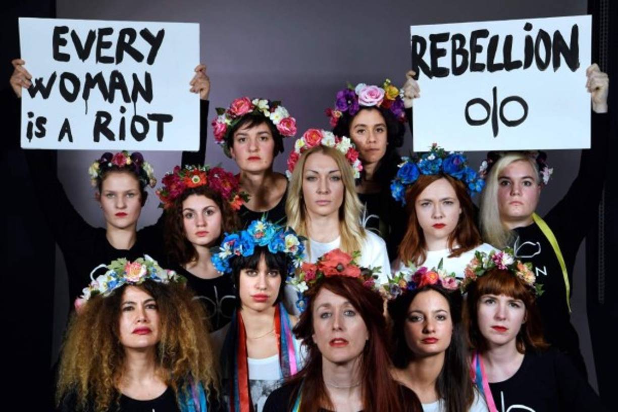 Parte del poderoso grupo de activistas feministas, Femen, realizó una sesión de fotos para destacar que 'cada mujer es una protesta o rebelión'.