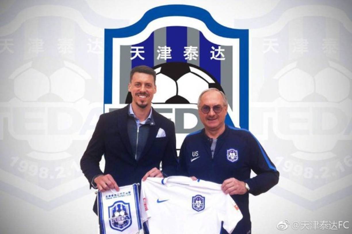 El Bayern Múnich ha anunciado el traspaso del delantero alemán Sandro Wagner al Tianjin Teda de China, en una operación por la que el club germano recibirá cinco millones de euros.