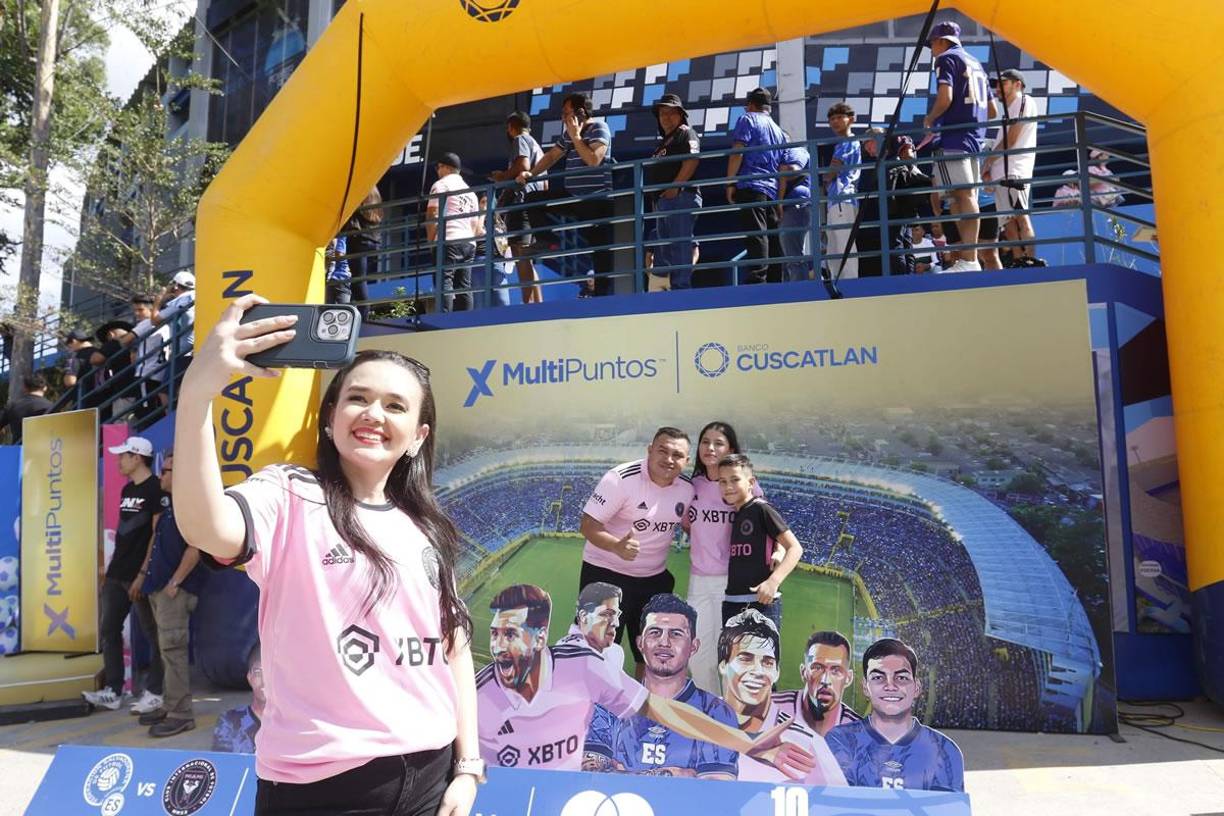 Las imágenes del ambientazo que se vivió en la previa del partido amistoso entre la Selección de El Salvador y el Inter Miami de Messi.