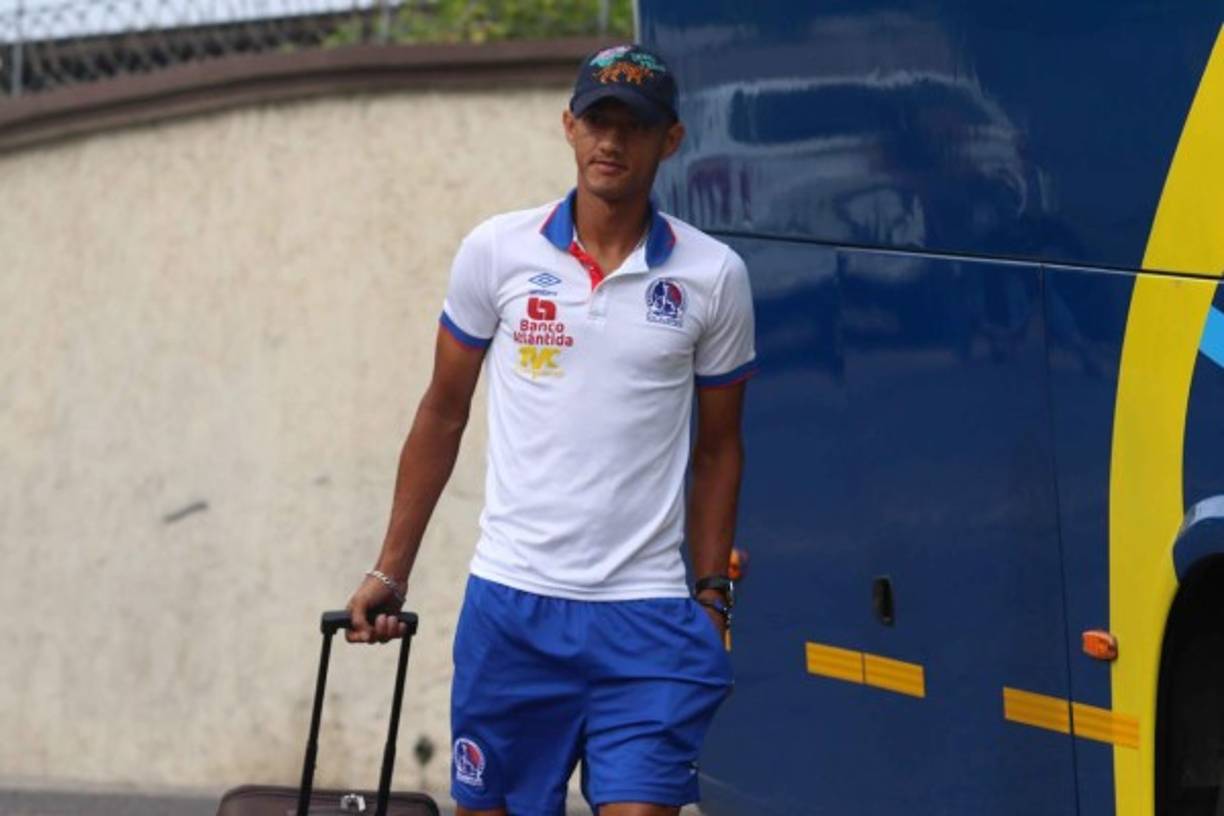 Diego Reyes: El delantero podría emigrar al extranjero ya que cuenta con una oferta de Asia. Además se conoció que clubes como Marathón, Platense y Juticalpa estarían interesados en sus servicios.