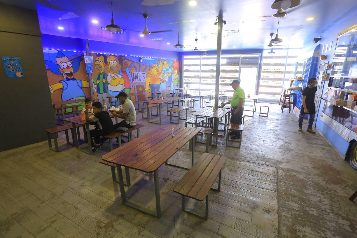 Por supuesto, también tiene su área de baños, es un espacio con buena ventilación y estacionamiento propio.