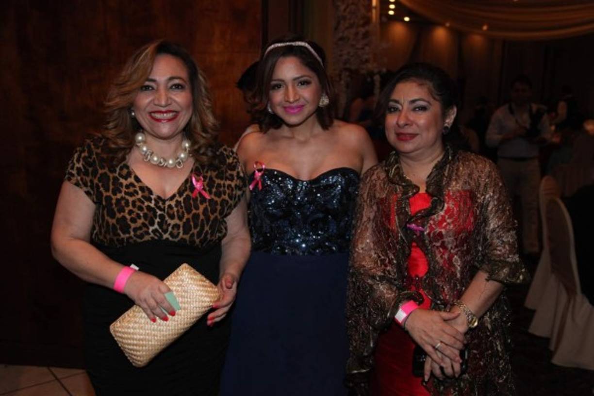 Dina Bulnes, Silvia Rodríguez y Ester Amaya.