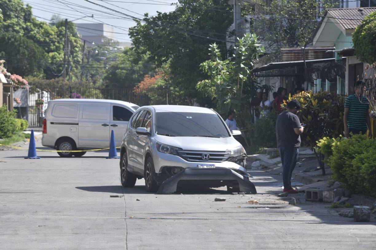 Así quedó el vehículo del gerente, que por cuestiones de seguridad se omite su nombre y la empresa para la cual labora. 