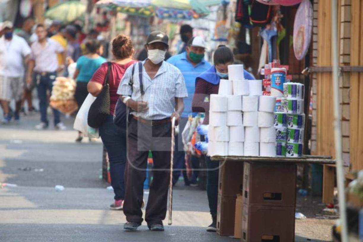 En esta ocasión pocos ciudadanos de la tercera edad salieron a adquirir alimentos.