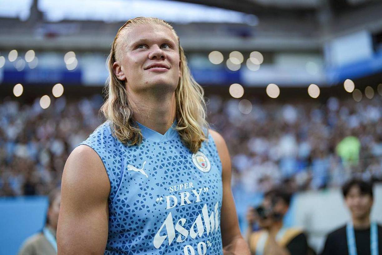 En una entrevista con el youtuber Logan Paul, el goleador noruego desveló su curiosa rutina antes de acostarse.