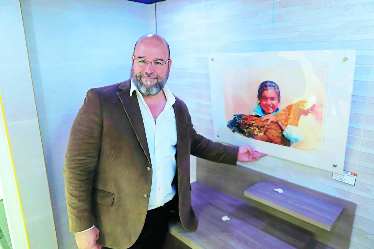 Zippio Zúniga también fue parte de <br />la exposición de cuadros pictóricos. 