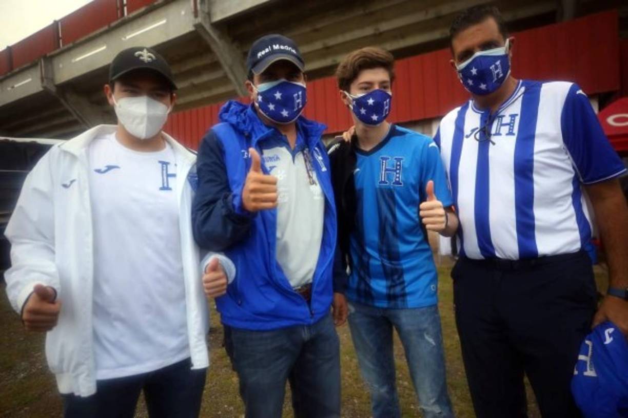 El invitado. El presidente de la Fenafuth, Jorge Salomón, llegó al inmueble acompañado por familiares.