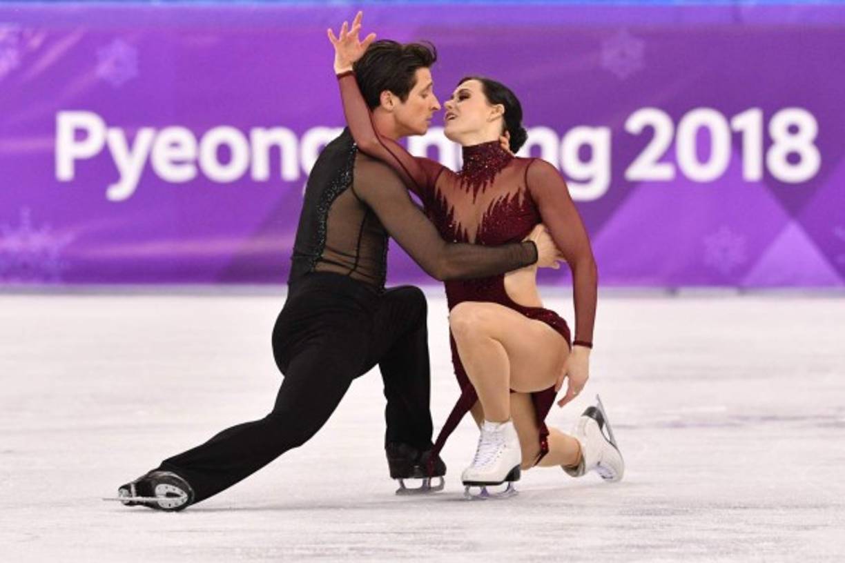 Tessa y Scott causaron un alboroto en redes sociales, donde sus nombres se convirtieron en trending topic tras la espectacular presentación de esta mañana que les dio el oro olímpico. <br/><br/>'Honestamente, Tessa Virtue y Scott Moir tienen más química en cualquier momento de su rutina de 4 minutos que la entera trilogía de '50 sombras de Grey'', escribió la usuaria de Twitter, Morgan.
